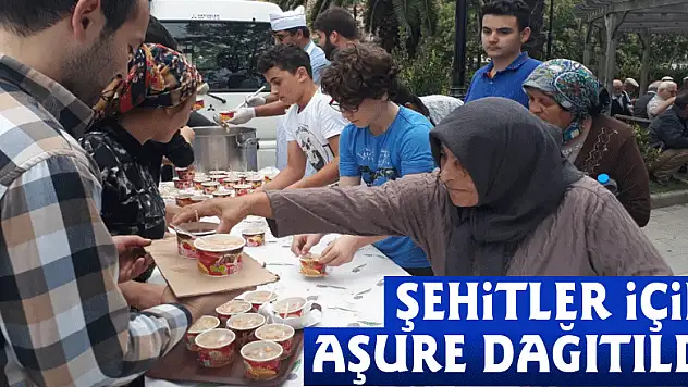 Şehitler için Aşure Dağıtıldı