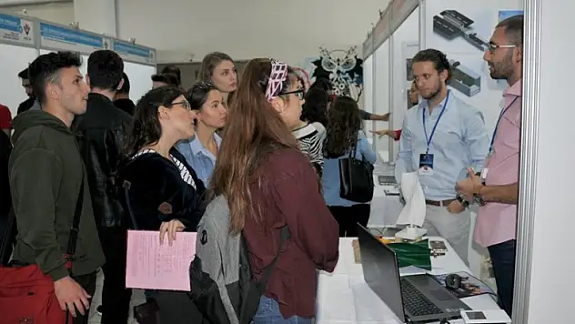 'Üniversiteli Gençler Fikirleriyle Yarışıyor'