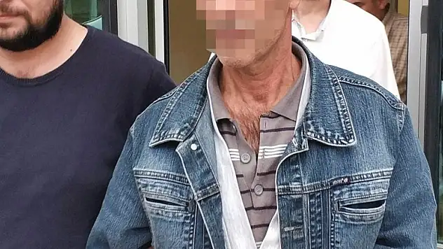 Baba oğlunu tabancayla vurdu