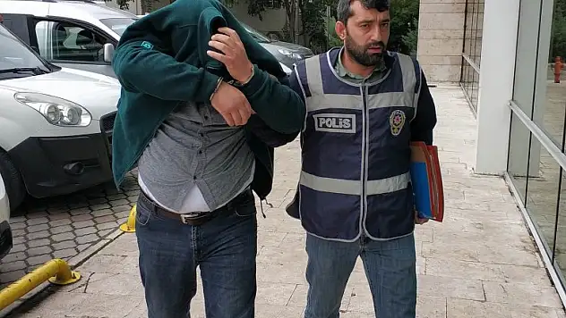 2 adet ruhsatsız silahla yakalanan av bayisi sahibi adliyede 