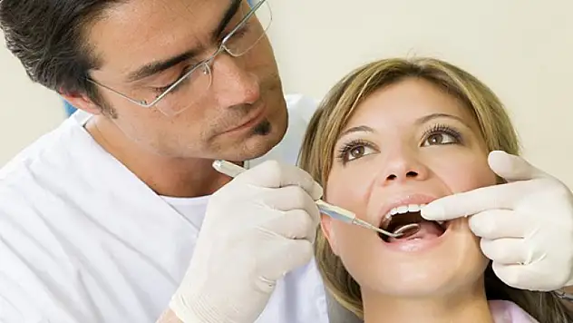 Sigara ağız sağlığına da zarar veriyor