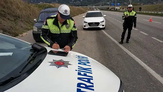 1 saatte 12 araca radar cezası