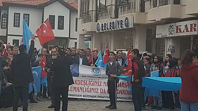 Doğu Türkistan için yürüdüler