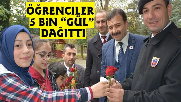 Öğrenciler 5 bin 'gül' dağıttı