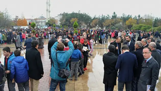 5 bin öğrenci aynı anda kitap okudu