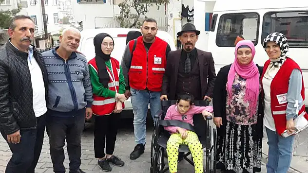 TÜRK KIZILAY'I ENGELLERİ AŞIYOR   