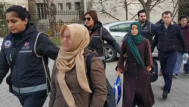 İstihbarat tespit etti, saklandıkları FETÖ'nün gaybubet evinde yakalandılar 