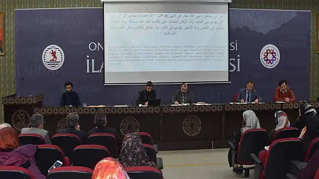 İlahiyat Fakültesi öğrencileri hadis ezberlemede yarıştı 