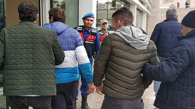 Kamyondan akü hırsızlığına 2 tutuklama 