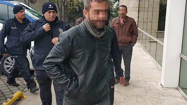 Komşu kavgasında 1'i polis 2 kişiyi bıçaklayan şahıs adliyede 