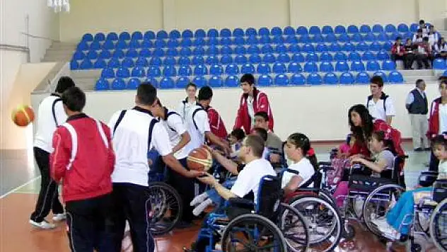 Engelli öğrenciler spor lisesi ve huzurevini ziyareti