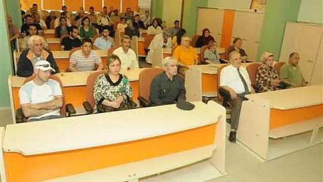 Burma, selzedelerin sorunlarını dinledi