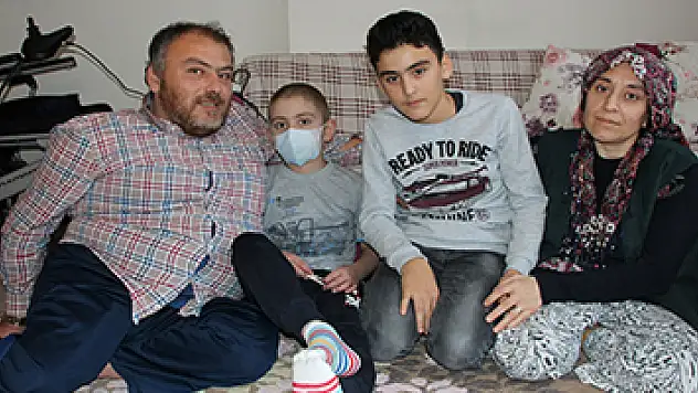 Engelli çiftin çocukları için verdiği mücadele