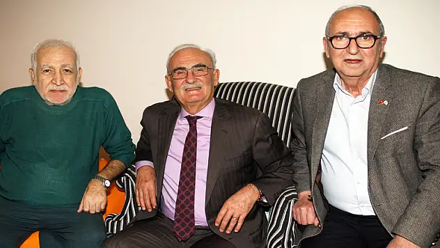 Yılmaz'dan saz ve ses üstadı Bahadır'a vefa