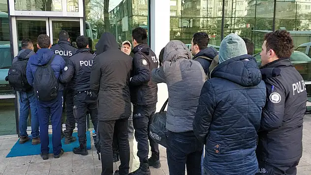 Ankesör operasyonunda 9'u asker 10 zanlı adliyede 