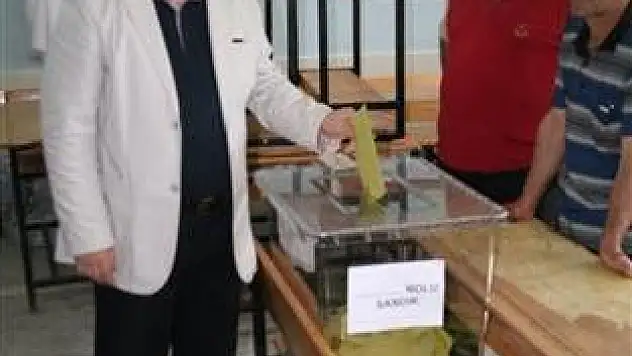 Başkan Köse, İmam Hatip' te oy kullandı