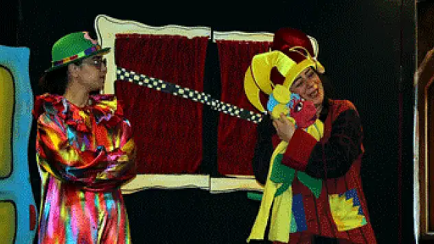 Çocuklara yarıyıl hediyesi tiyatro gösterisi