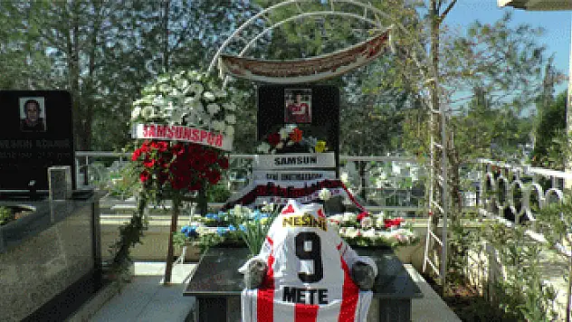 Samsunsporlu Adanır, KKTC'de kabri başında anıldı