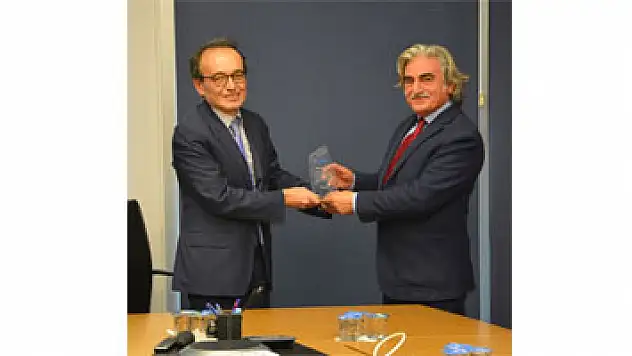 Akın Şahin görevi devretti