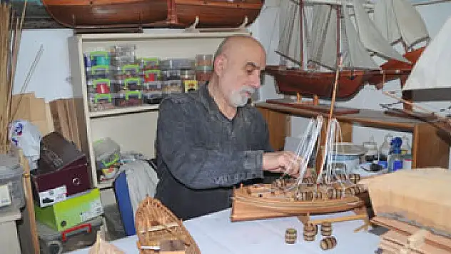 Emekli öğretmenin maket gemi hobisi