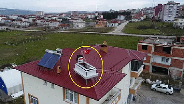 Mezarı çatıya çıkardı