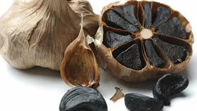 Saç dökülmesine siyah sarımsak şifası