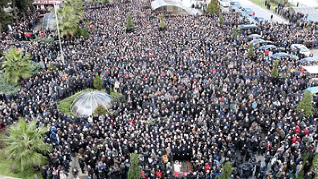 Ozan Arif'e son görev