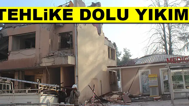 Tehlike dolu yıkım!