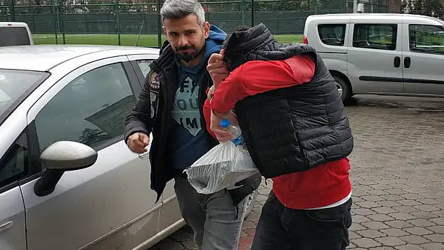 Aracında satışa hazır uyuşturucuyla yakalandı 