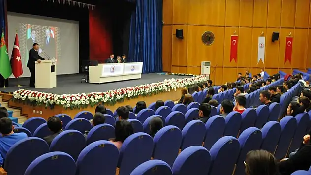 Türkmenistan Büyükelçisi OMÜ'de OkuyanÖğrencileriyle Buluştu