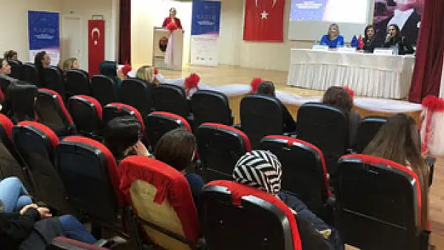Kız öğrencilere kadın girişimciliği semineri
