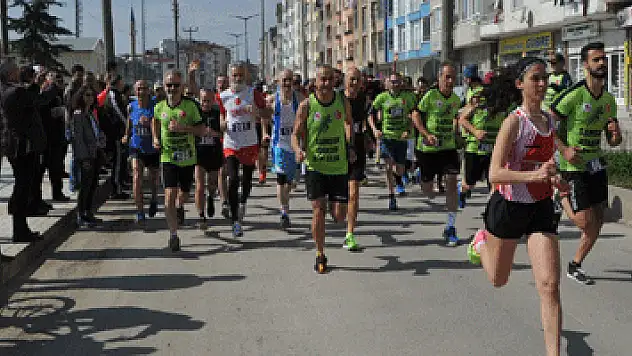 Bafra'da Gaffar Okkan ve Uğur Mumcu adına atletizm yarışması düzenlendi