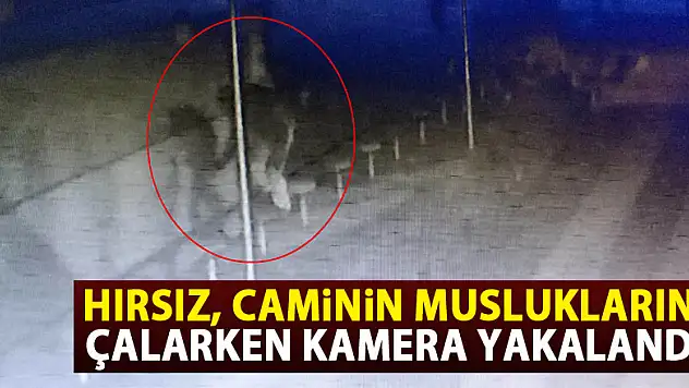 Hırsız, caminin musluklarını çalarken kamera yakalandı