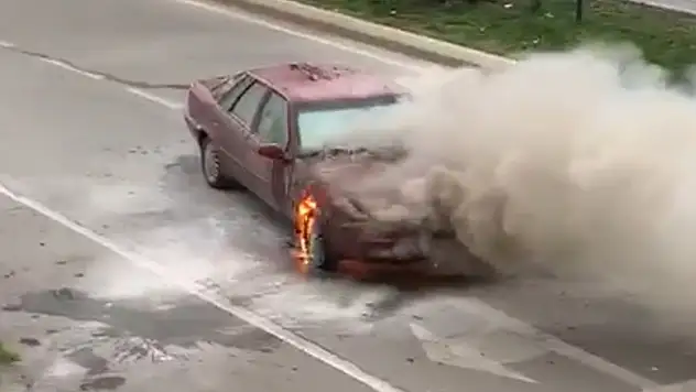 Seyir halindeki otomobilde yangın çıktı 