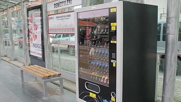 9 istasyona yiyecek ve içecek otomatı 