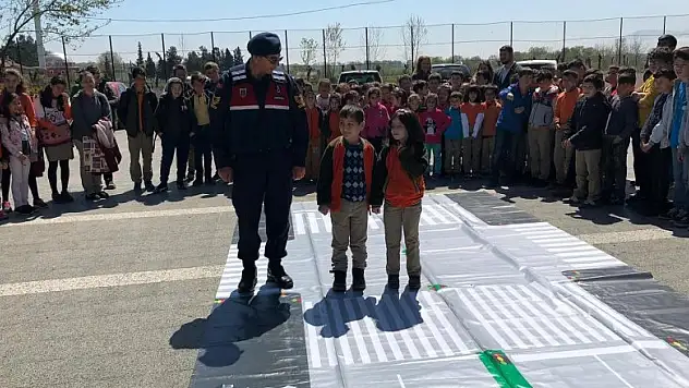 Jandarmadan öğrencilere trafik eğitimi  
