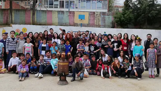 Üniversitelilerden şehide vefa