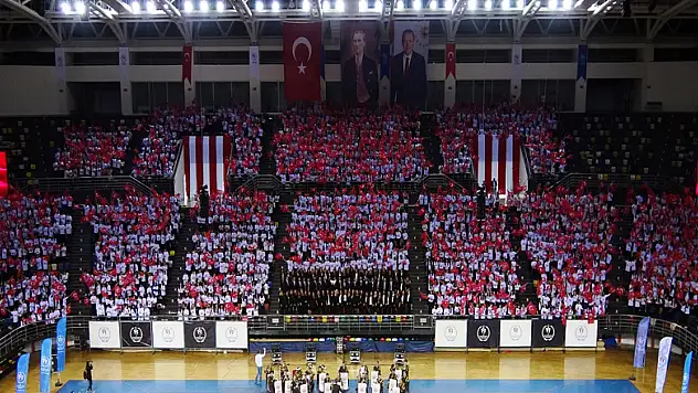 1919 öğrenci ve gençten devasa koro oluşturuldu