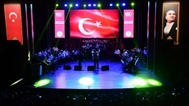 19 Mayıs'tan Büyük Zafere Sergisi ve Müzikali Samsunluları büyüledi