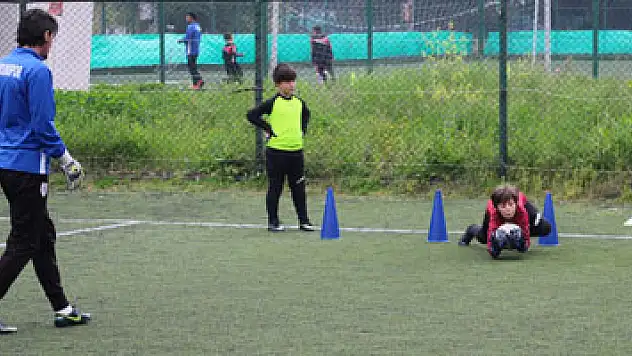Yılport Samsunspor'un kalecileri futbol okulundan