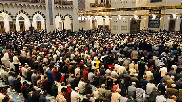 'Teravih namazı kılmak sünnettir'