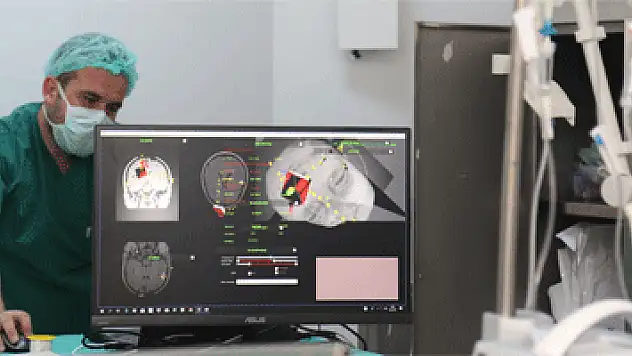 Genç hemşireyi felç olmaktan kurtaran operasyon