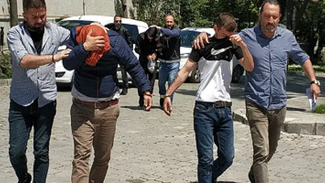 3 ilde uyuşturucudan gözaltına alınan zanlılar adliyede