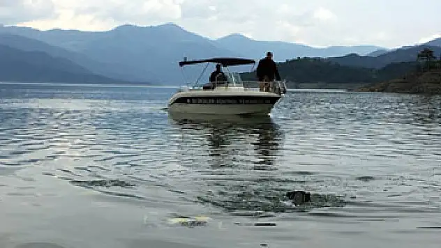 Kurbağa adamlar minik Ecrin'i baraj gölünde arıyor