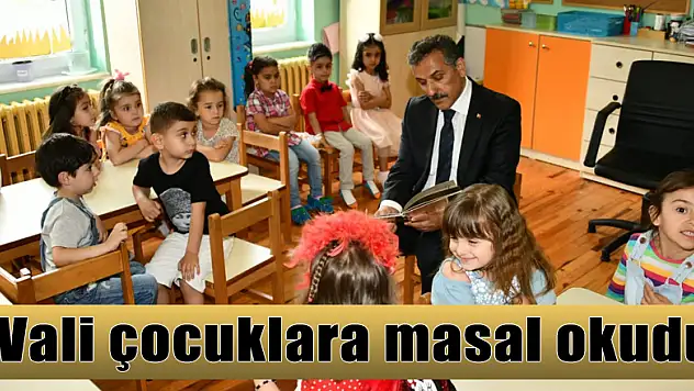 Vali çocuklara masal okudu