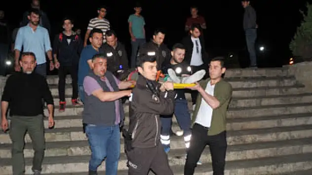 Patenci genç düşerek yaralandı