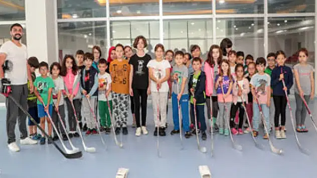 Samsun'da buz hokeyi branşının altyapı temeli atıldı