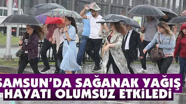 Samsun'da sağanak yağış hayatı olumsuz etkiledi