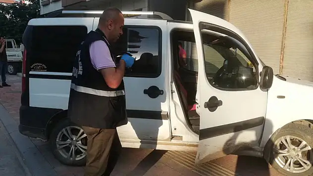  Park halindeki araçtan 7 bin 500 lira para çalındı   