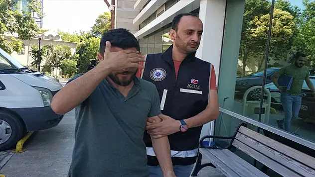 FETÖ'den aranan şahıs teslim oldu 